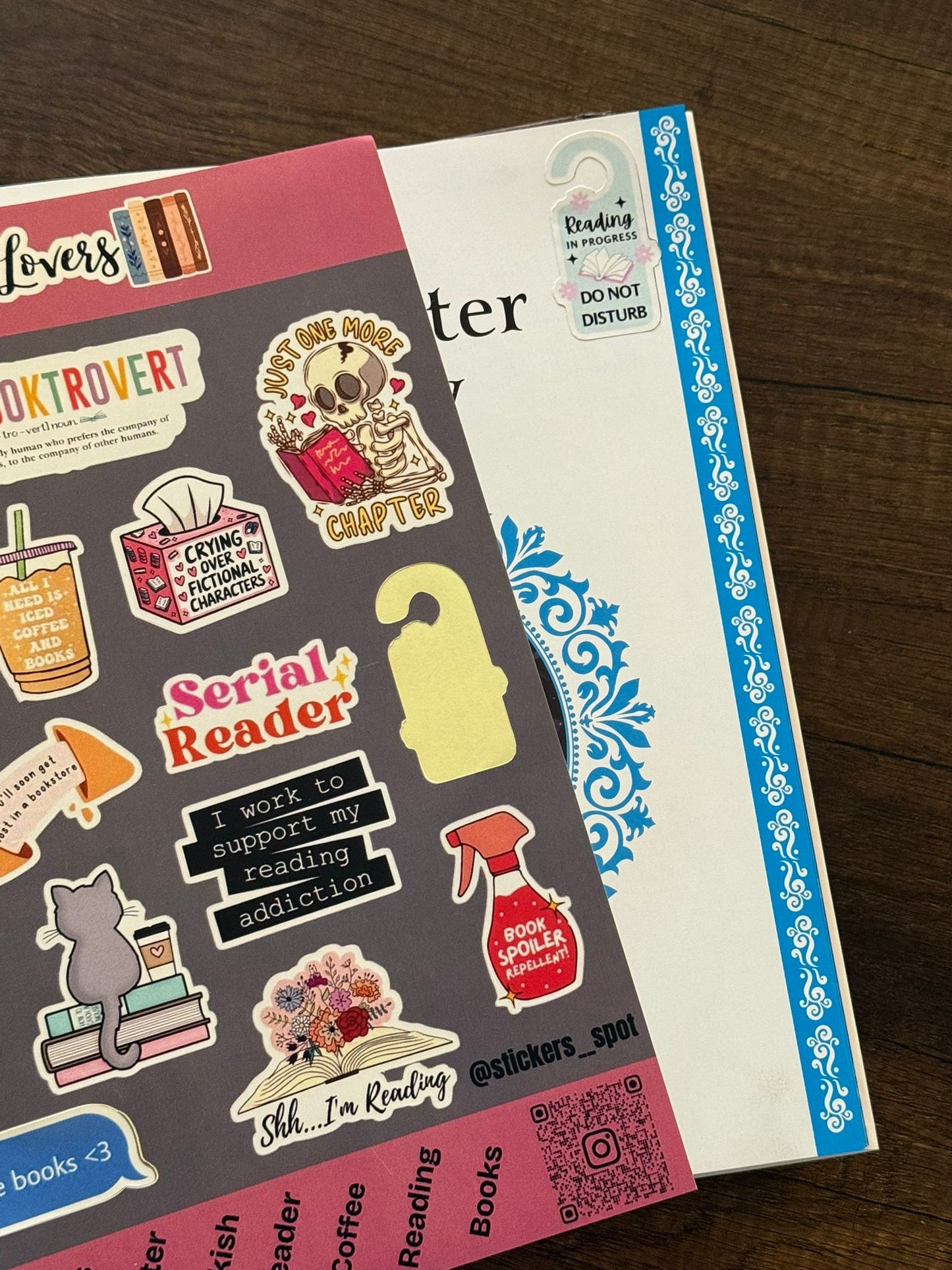 Book Lovers محبي الكتب