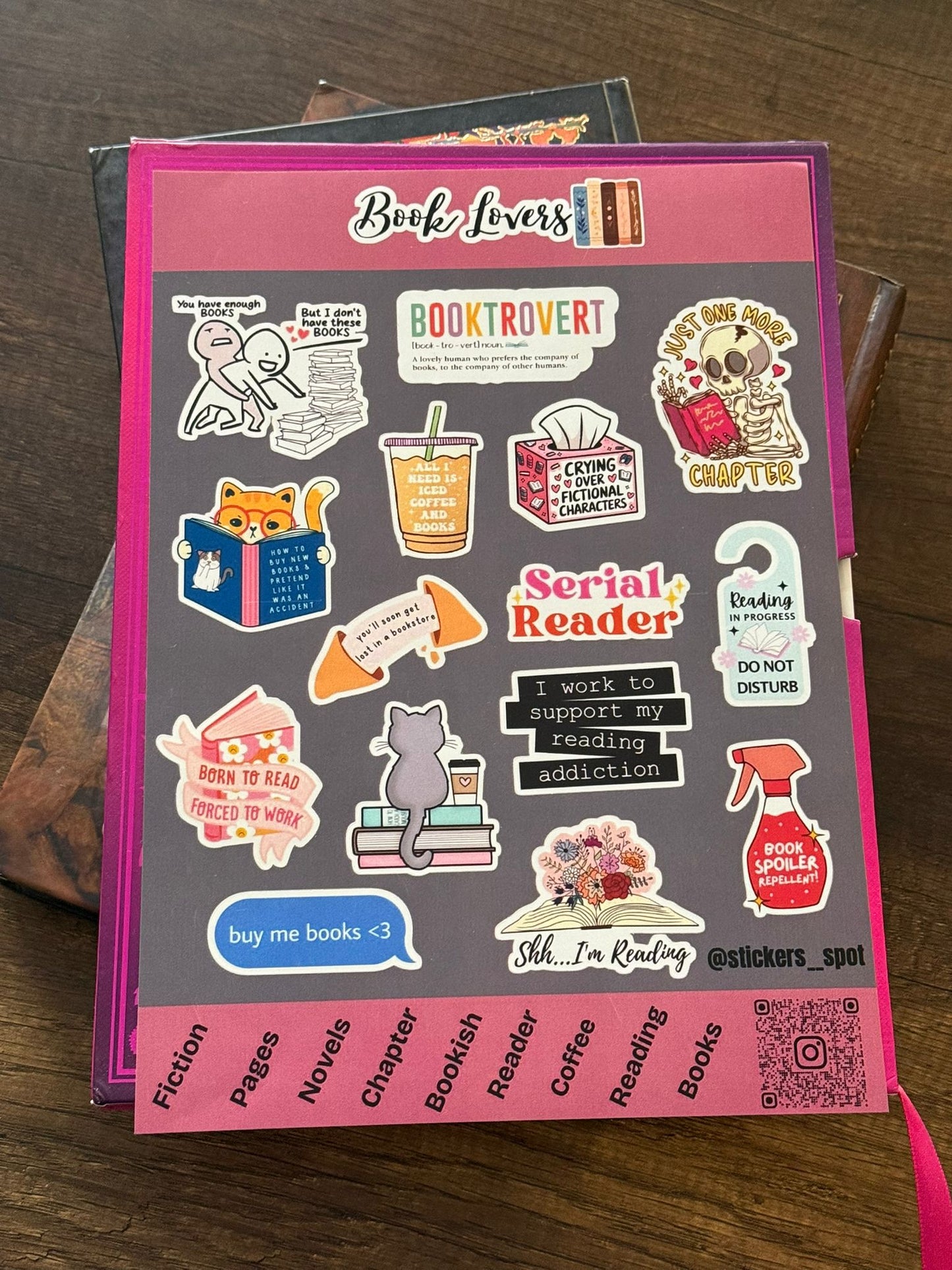 Book Lovers محبي الكتب